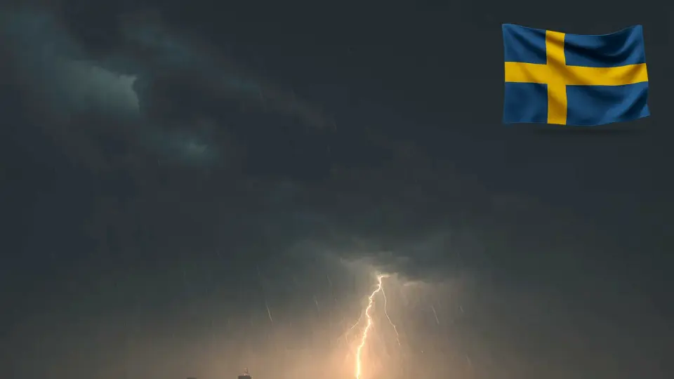 Första snön i Dalarna fick lastbilar att fastna på riksväg 66